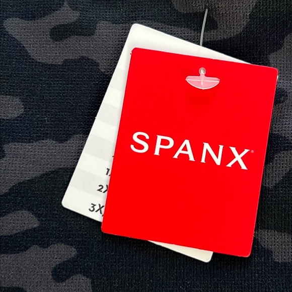 Spanx Women’s Black Camo Cropped Leggings - Picture 4 of 7